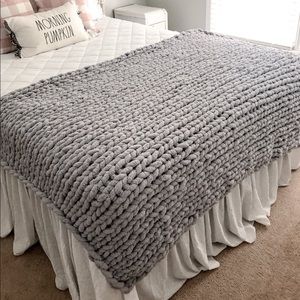 NEW! Handmade Pale Gray Chunky Knit Blanket ▫️